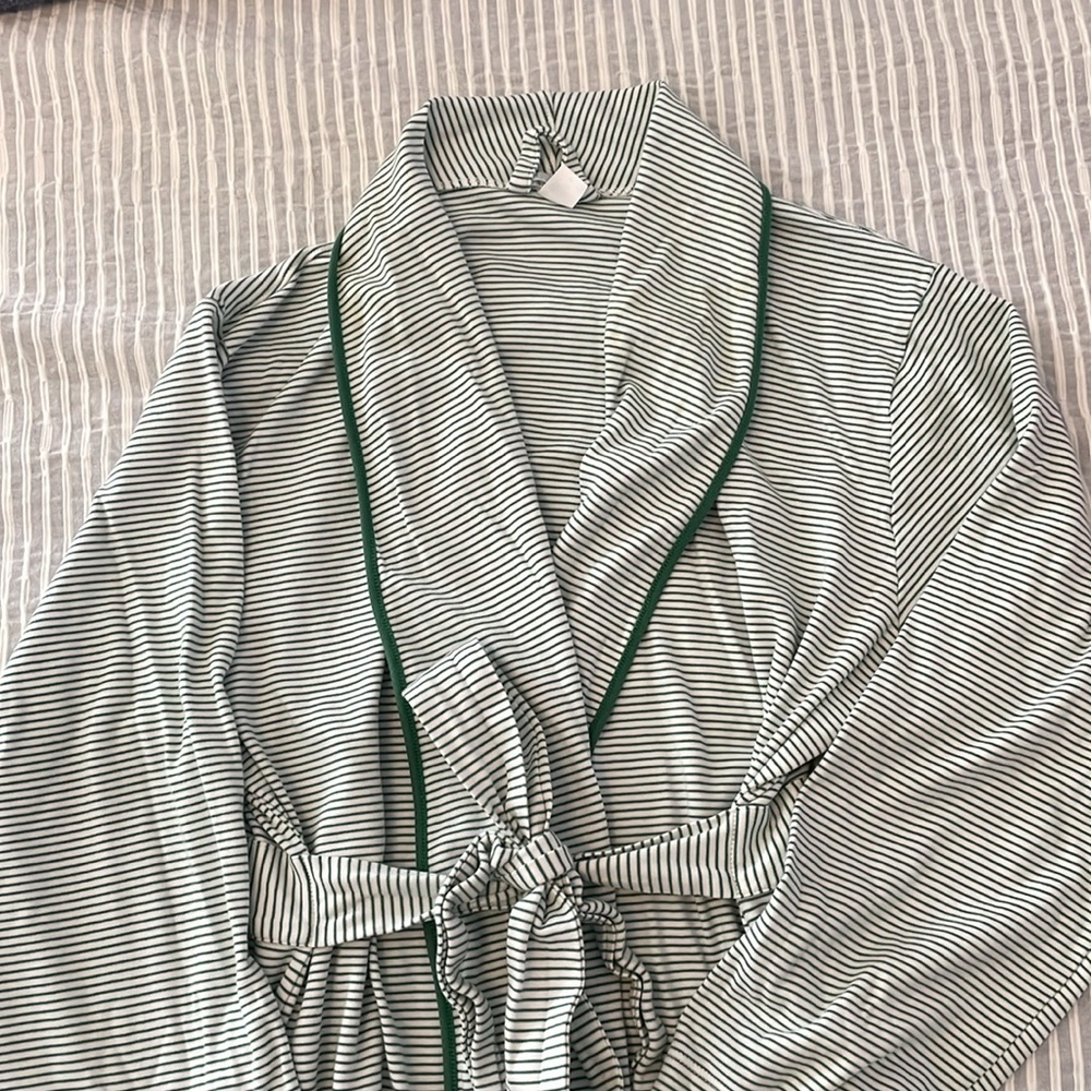 Lake Pima Robe Kelly Green Stripe sz M  Very good condition, minimal wear